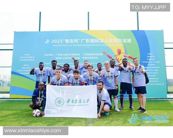 足球场上的颜值与实力并存帅球星九宫格 完美呈现足球偶像风采